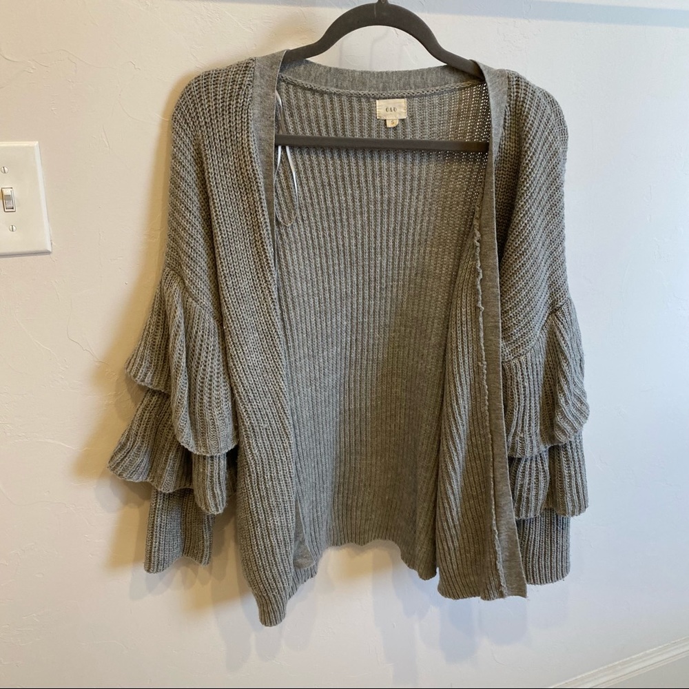O&O grey tiered sleeve sweater- small